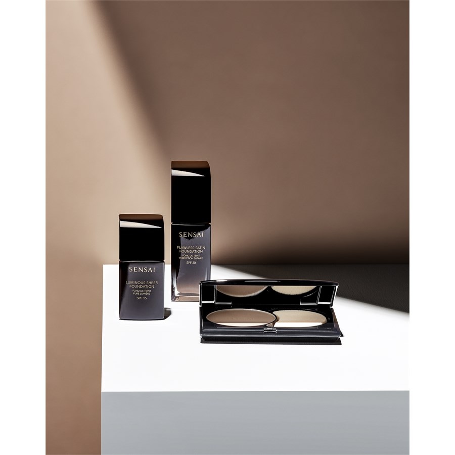 Foundations Luminous Sheer Foundation SPF 15 von SENSAI Meist gekauft