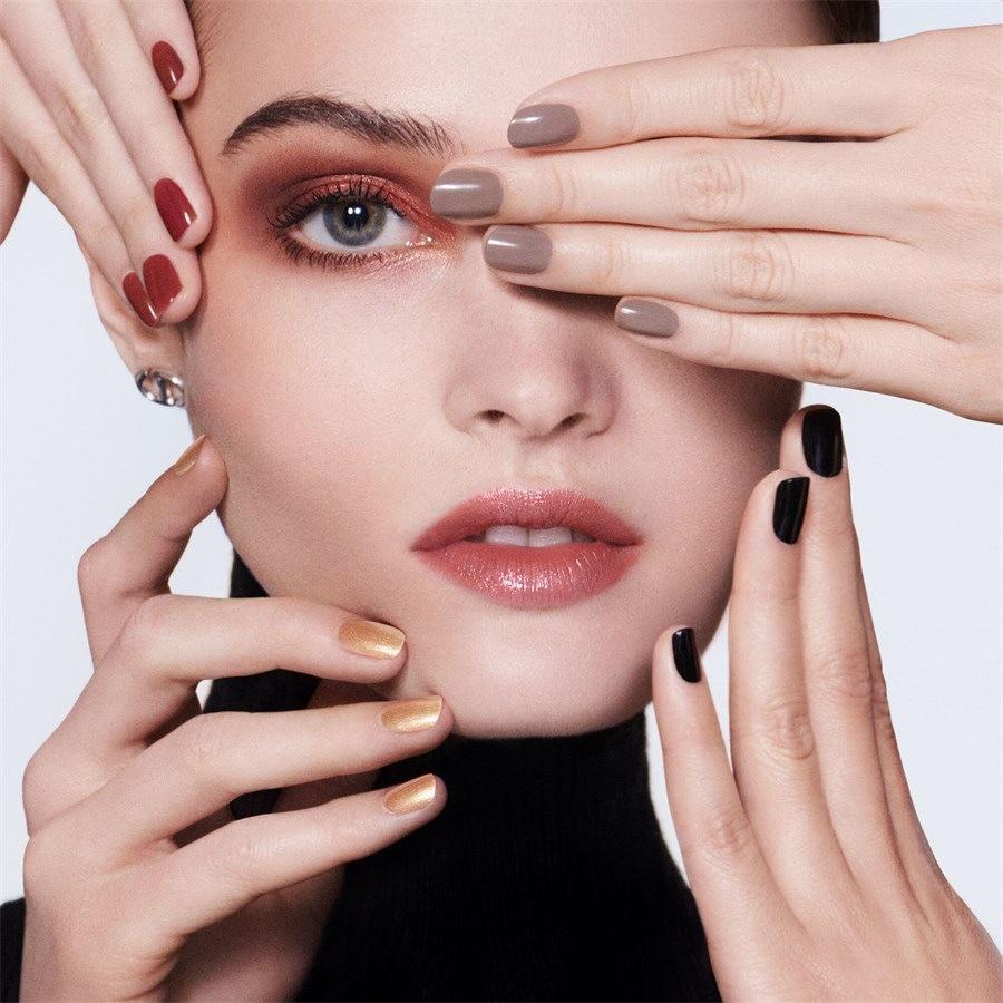 Manicure Dior Nail Glow Verschönernde Nagelpflege – Sofortiger French Manicure-Effekt von DIOR Zeitbegrenzte Promotion