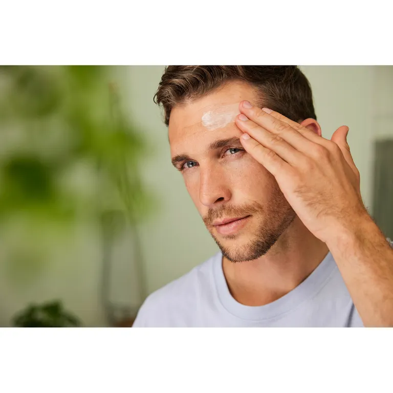 shopapotheke Weleda Feuchtigkeitscreme for Men - hautberuhigende leichte Pflege erfrischt und zieht sofort ein Saisonale Angebote