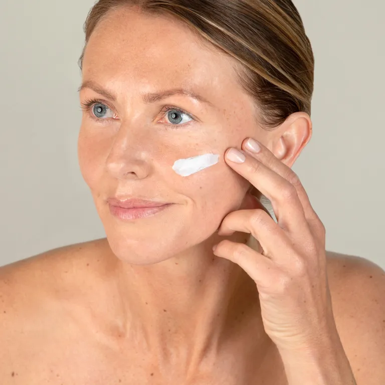 shopapotheke SKINTIST HYDRO EFFECT Cream Light Begrenzt auf 3 Tage